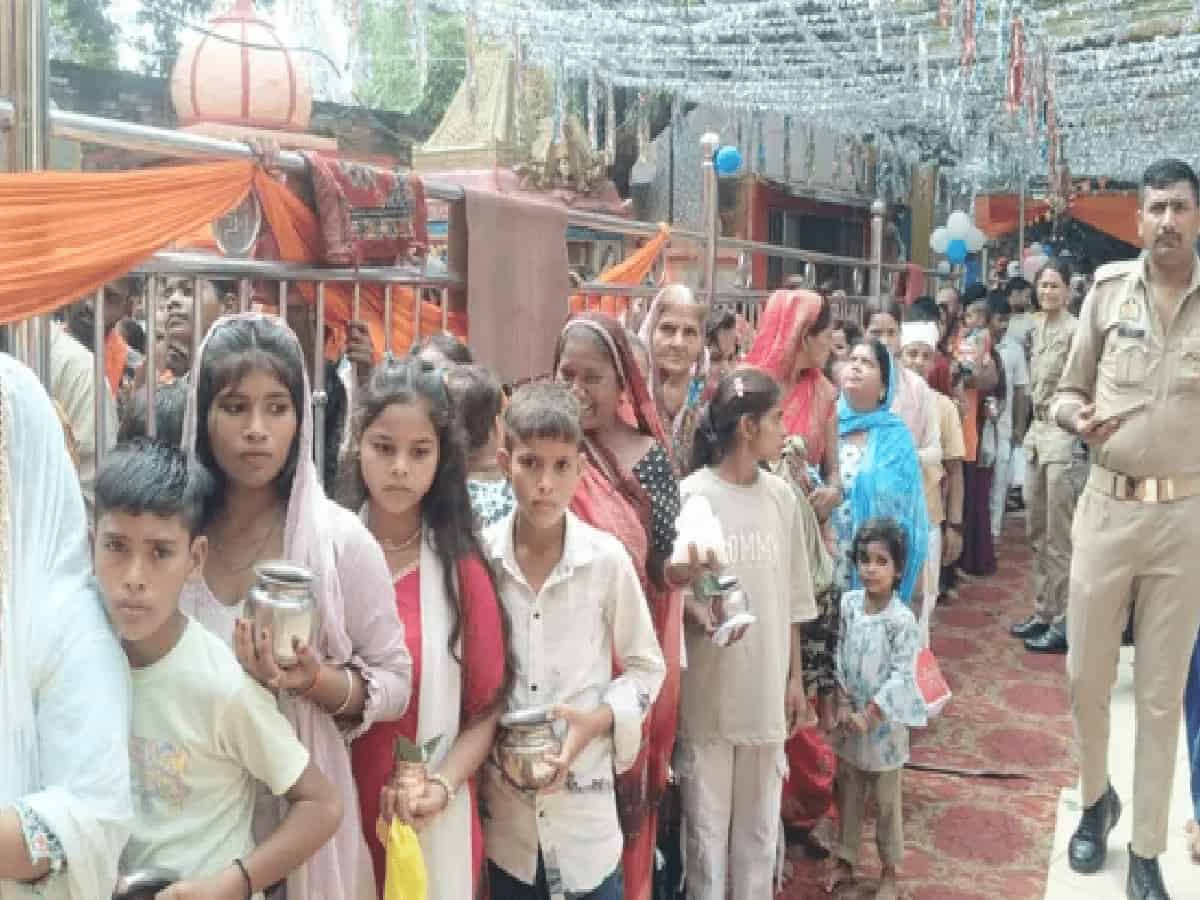 Devotees Throng Bareilly's Nath Temples on Final Monday of Sawan Despite Scorching Heat