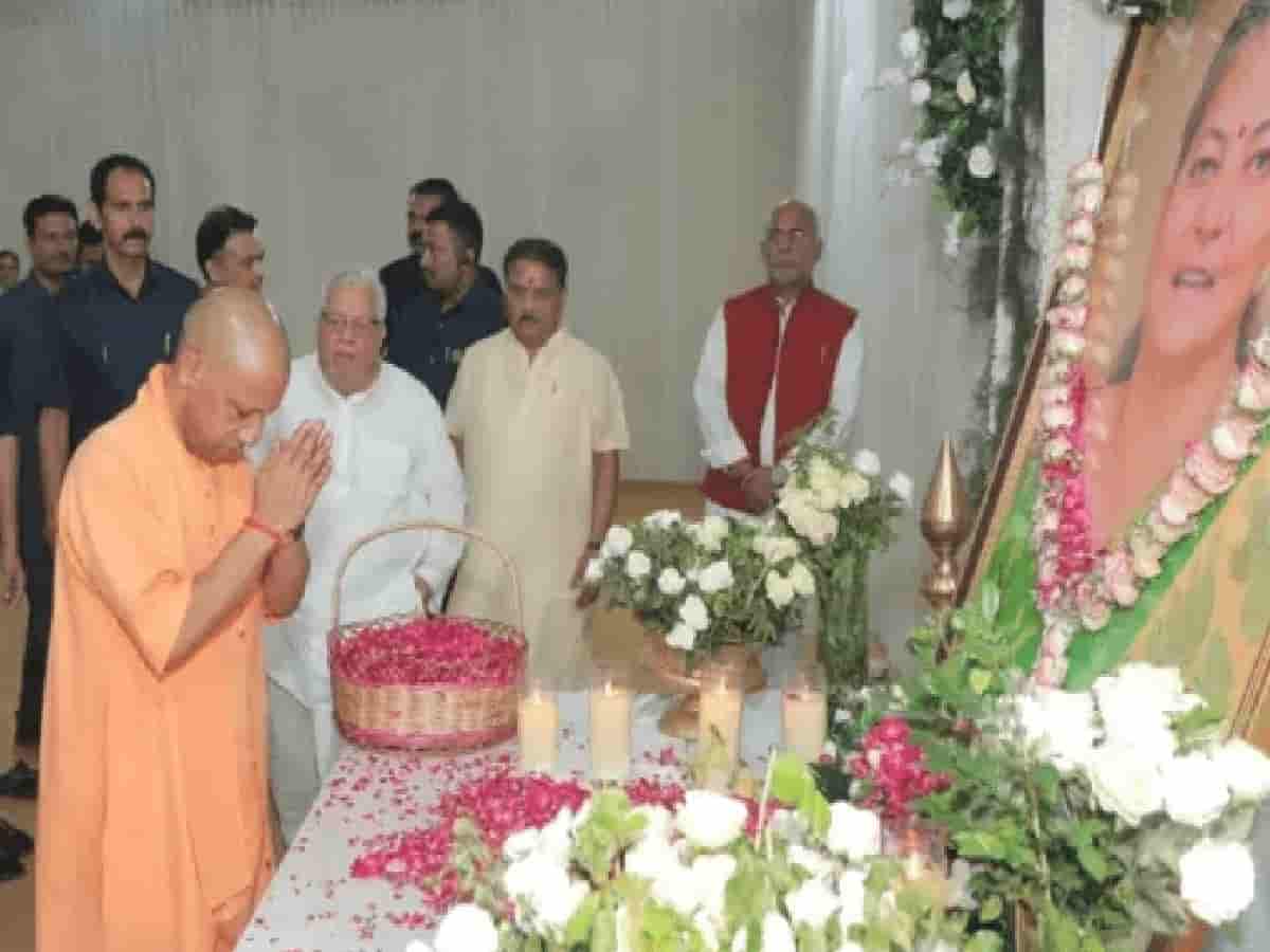 CM Yogi Visits Noida Sector 51 to Pay Floral Tributes to Late Wife of Former Rajasthan Governor Kalraj Mishra